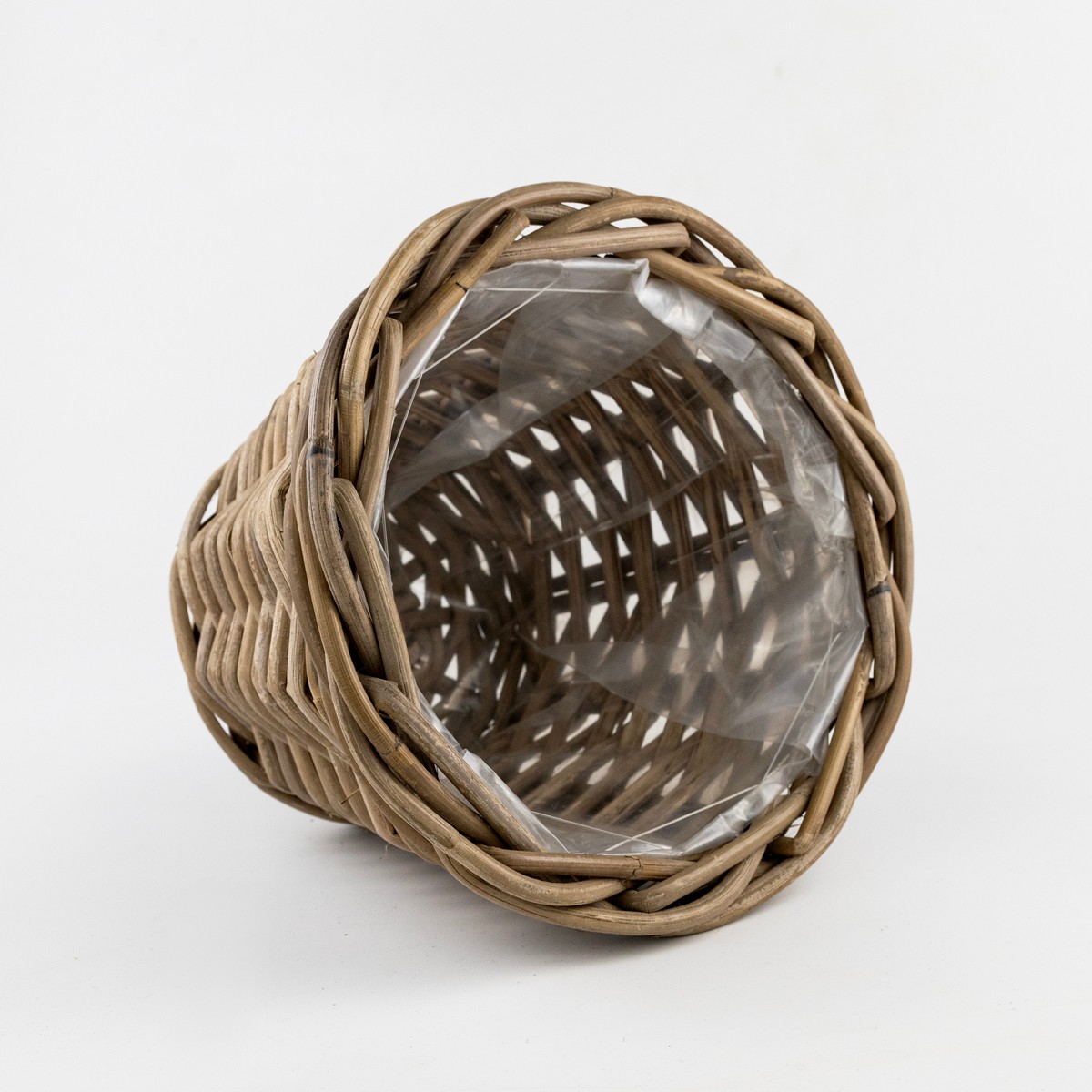 Кашпо плетеное (ротанг), D20хH17см,серый в интернет-магазине флористических аксессуаров Азалия Декор