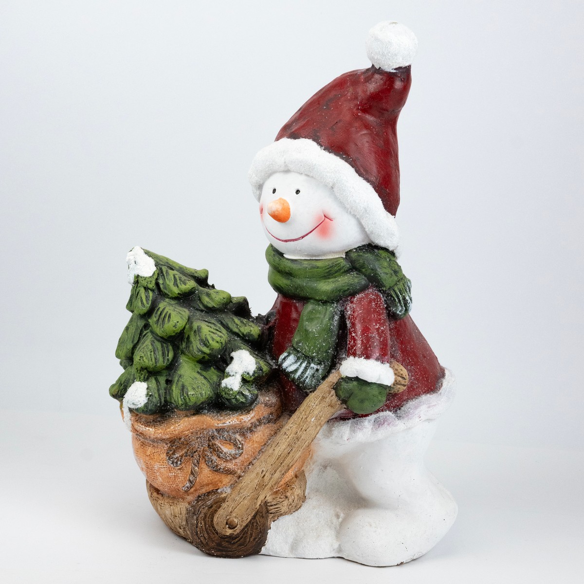 Сувенир Снеговик с тачкой (керамика), Н44х29,5х20см, красный в интернет-магазине флористических аксессуаров Азалия Декор