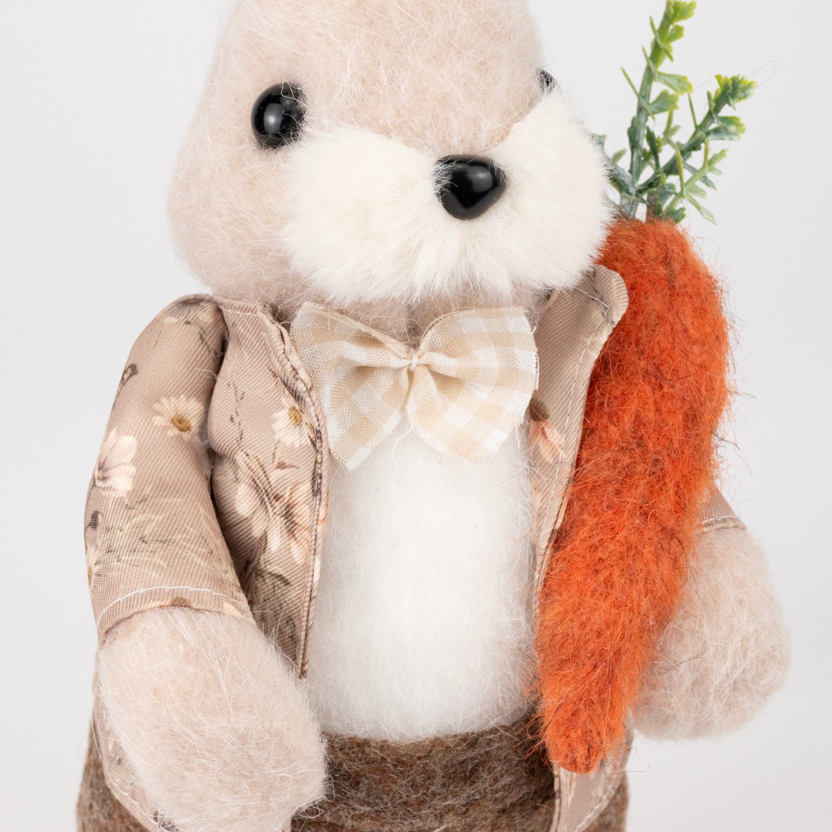 Сувенир Заяц (пенопласт/текстиль), H39x11x14см, кремовый/коричневый в интернет-магазине флористических аксессуаров Азалия Декор