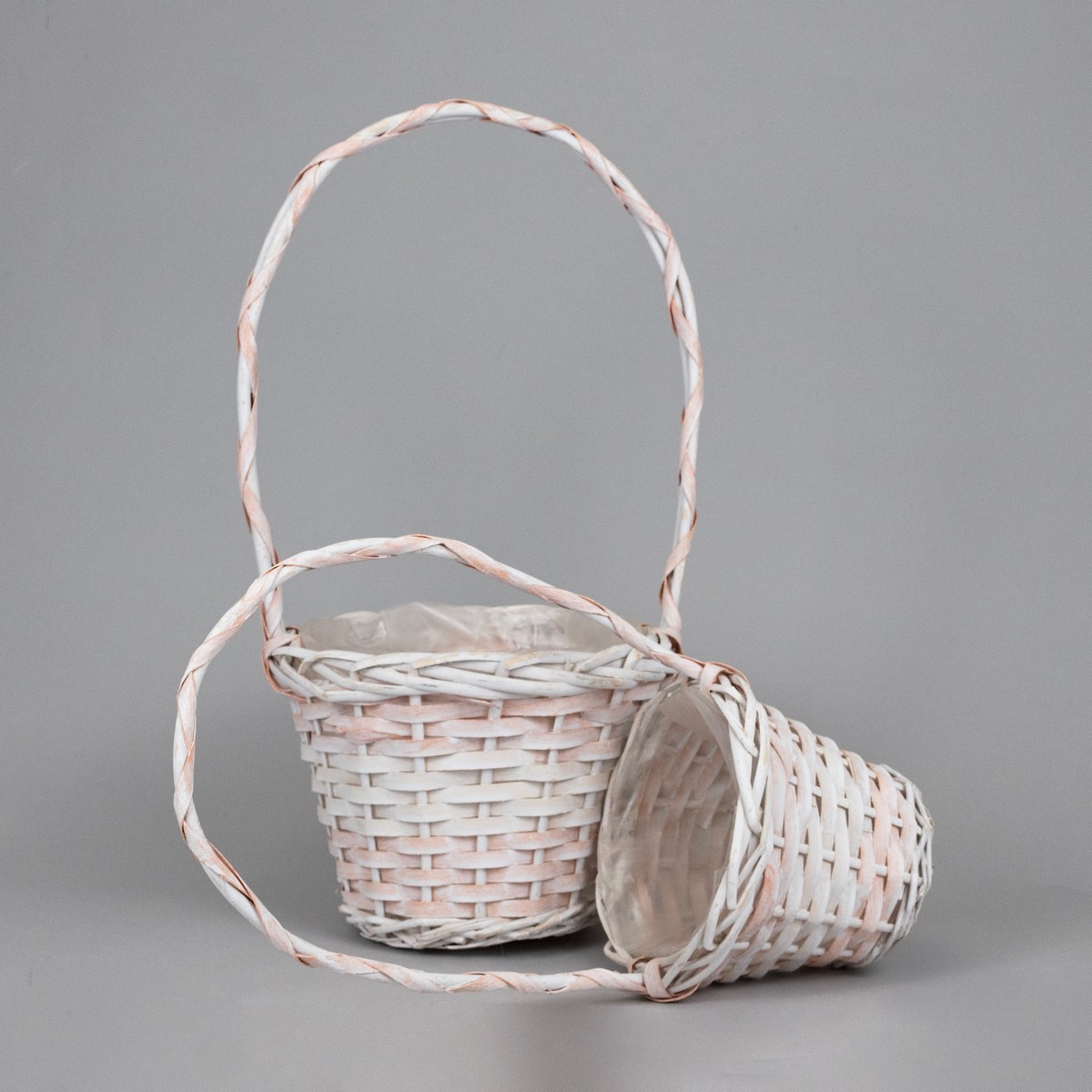 Набор корзин плетеных 2шт. (ива), D20x16xH43см, белый/персиковый в интернет-магазине флористических аксессуаров Азалия Декор