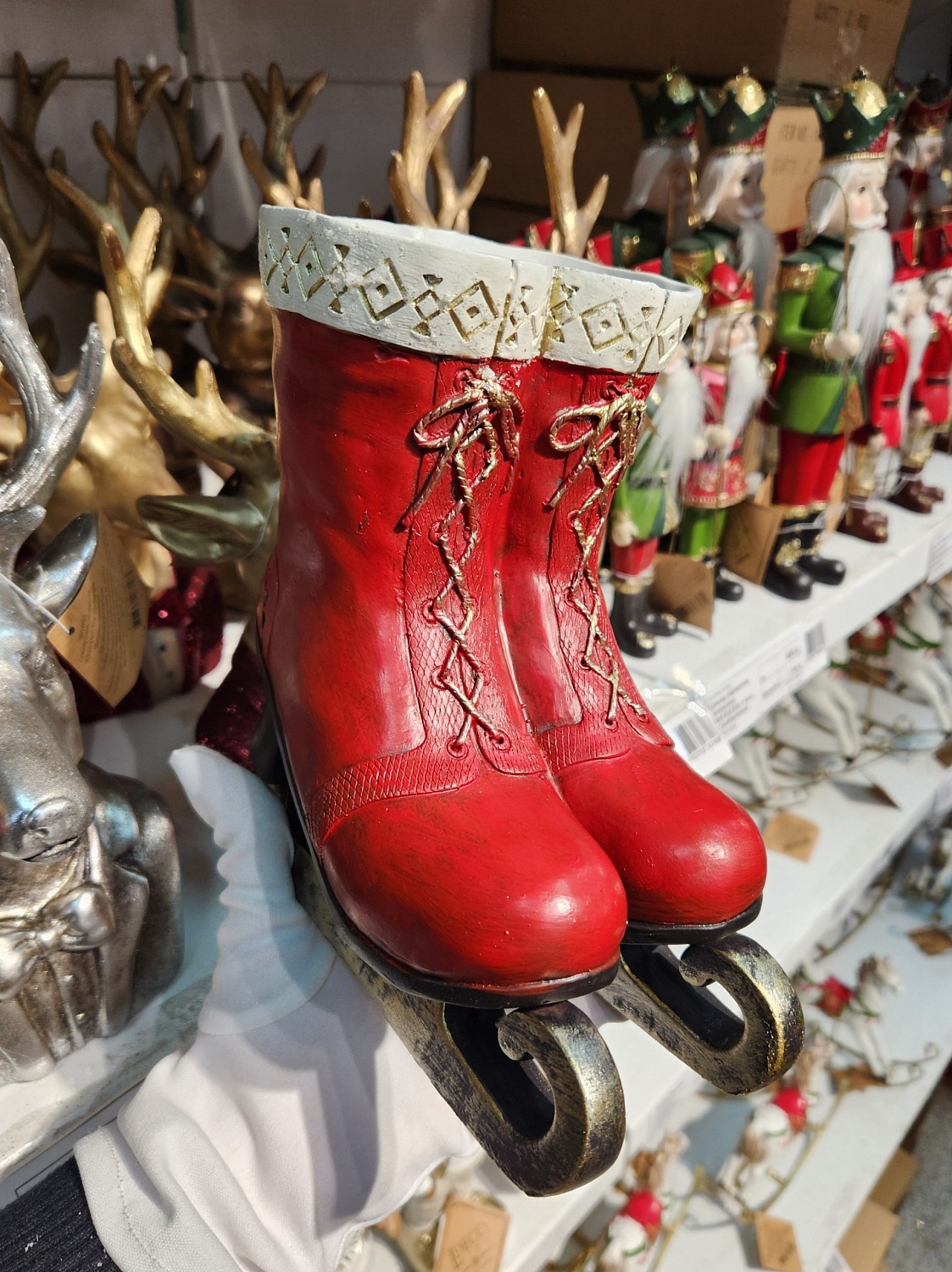 Новогодние игрушки, оформление ёлок и декор