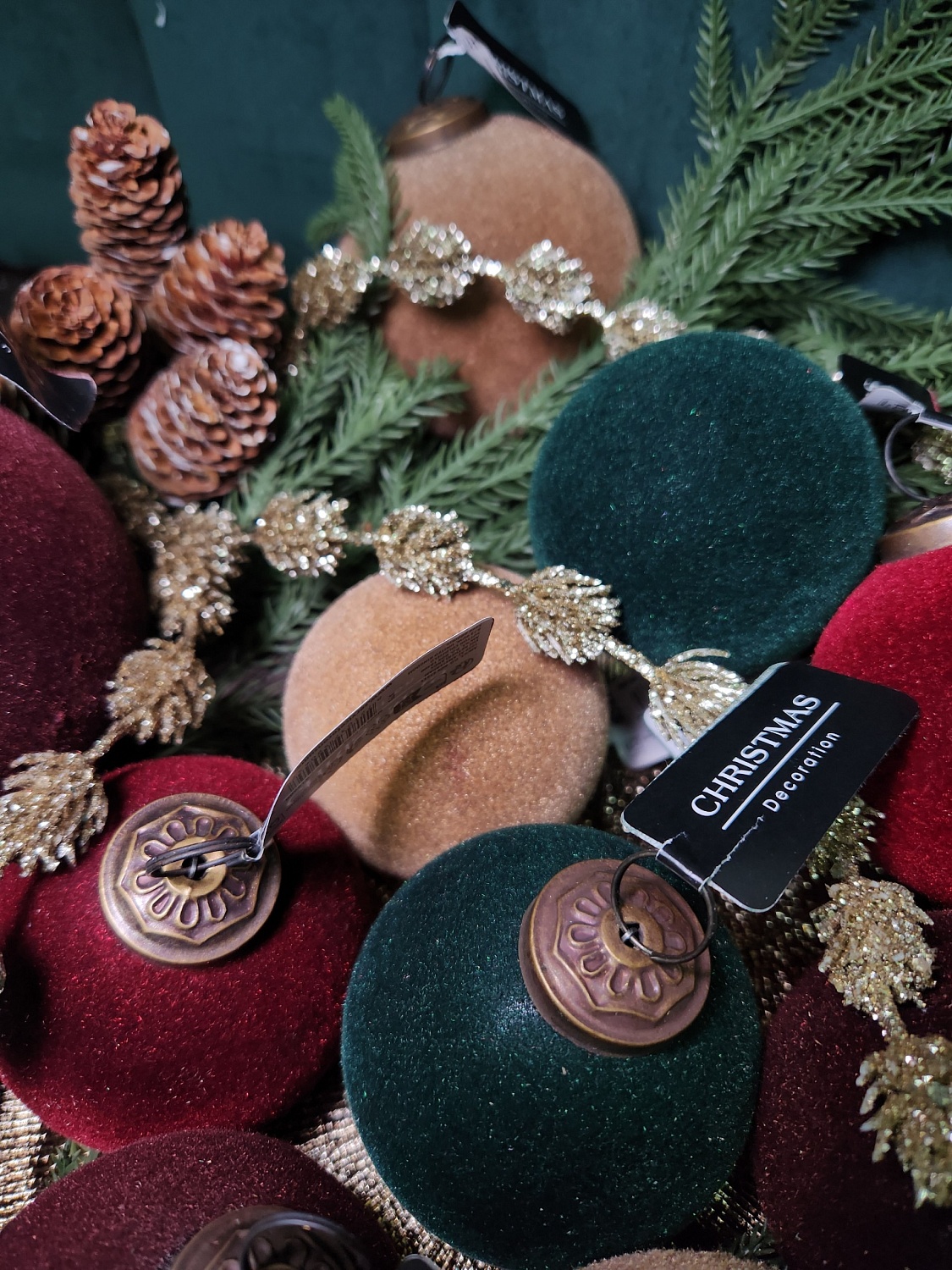 Новогодние игрушки, оформление ёлок и декор